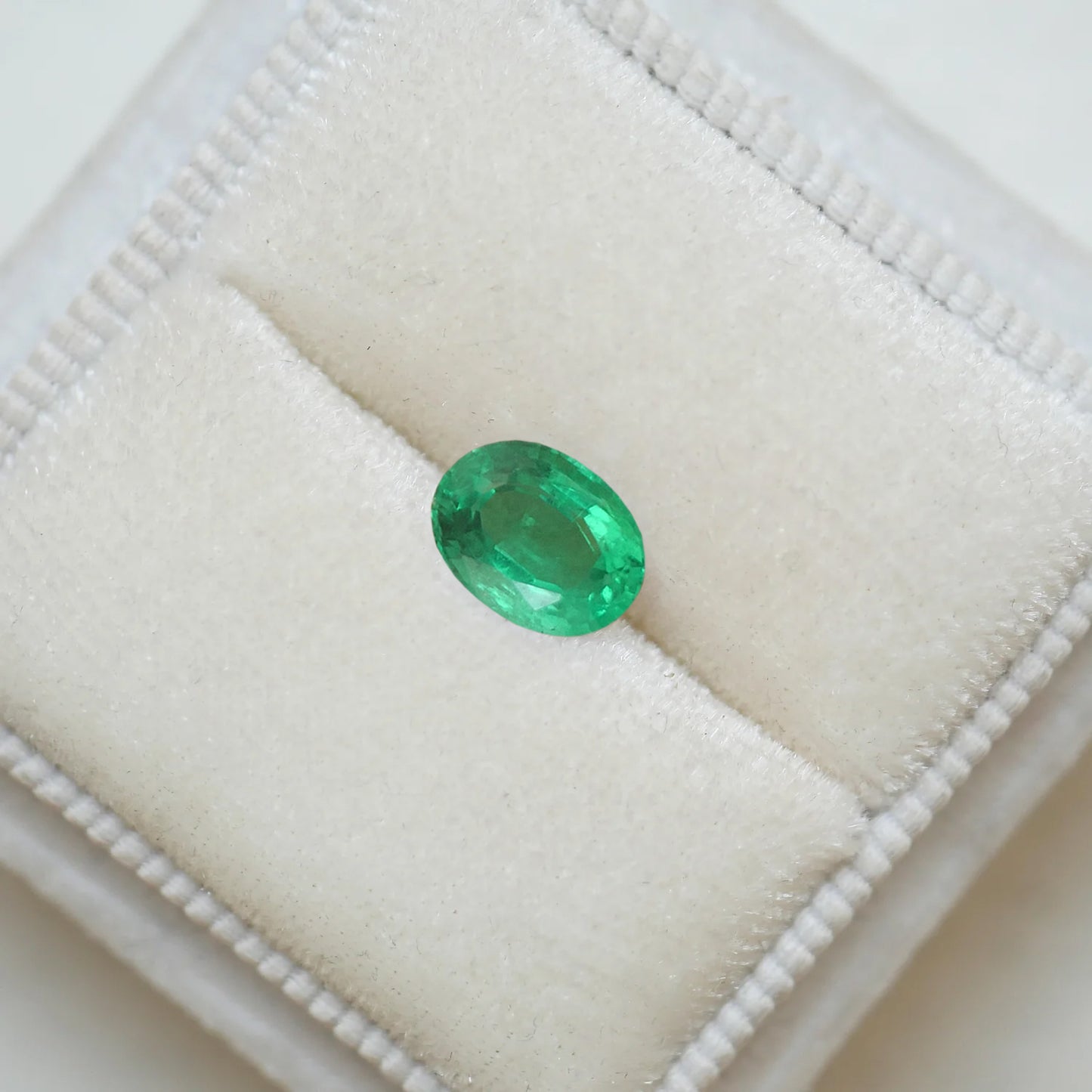 1.28 ctw Oval Emerald