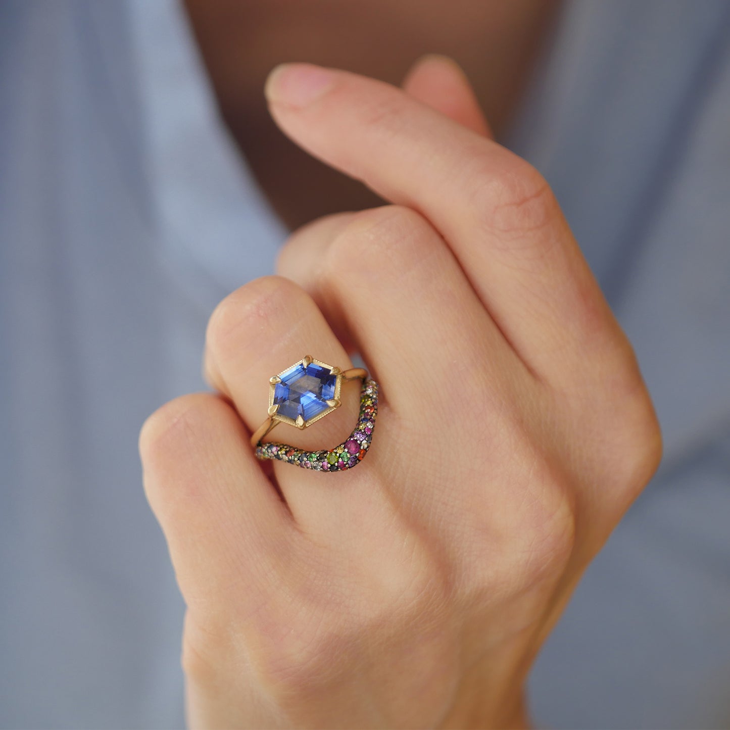 Cobblestone Rainbow Sapphire Contour Ring