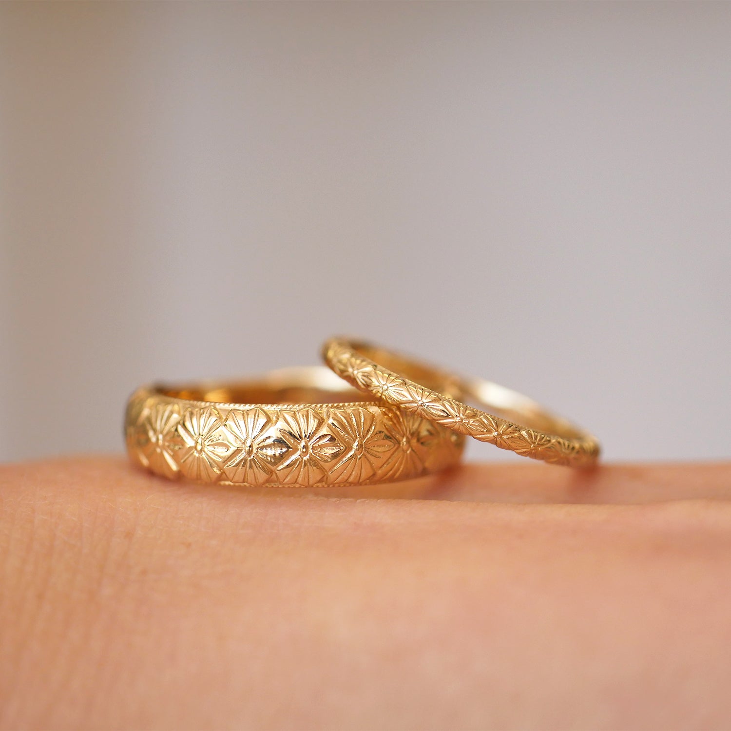 Flower engraved wedding band | Honestweddingadvice.com Flower engraved wedding band | Honestweddingadvice.com