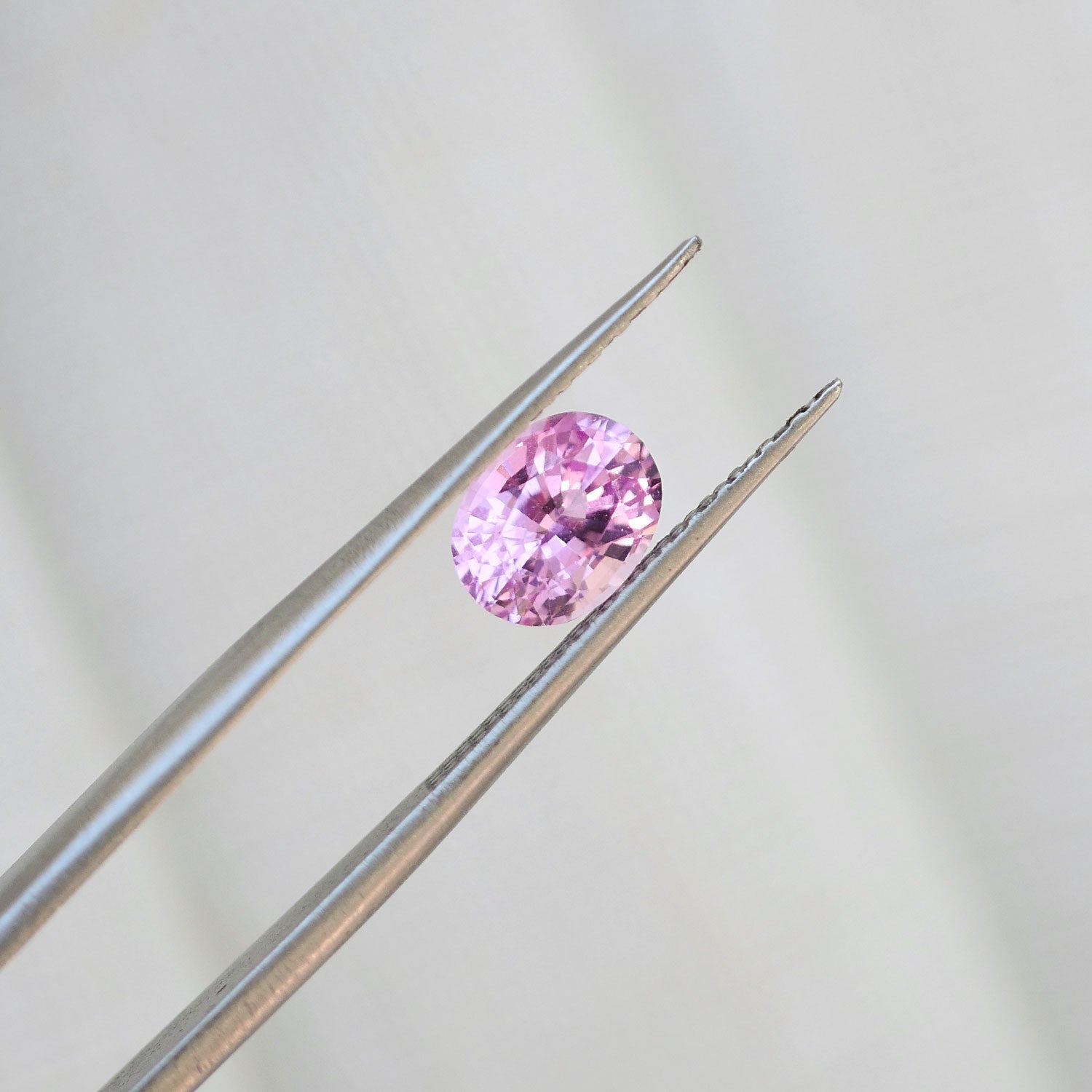 1.60 ctw Oval Pink Sapphire Sapphire