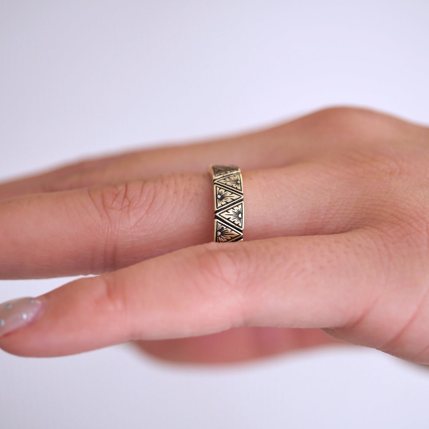 5mm Art Deco Engraved Triangle Ring