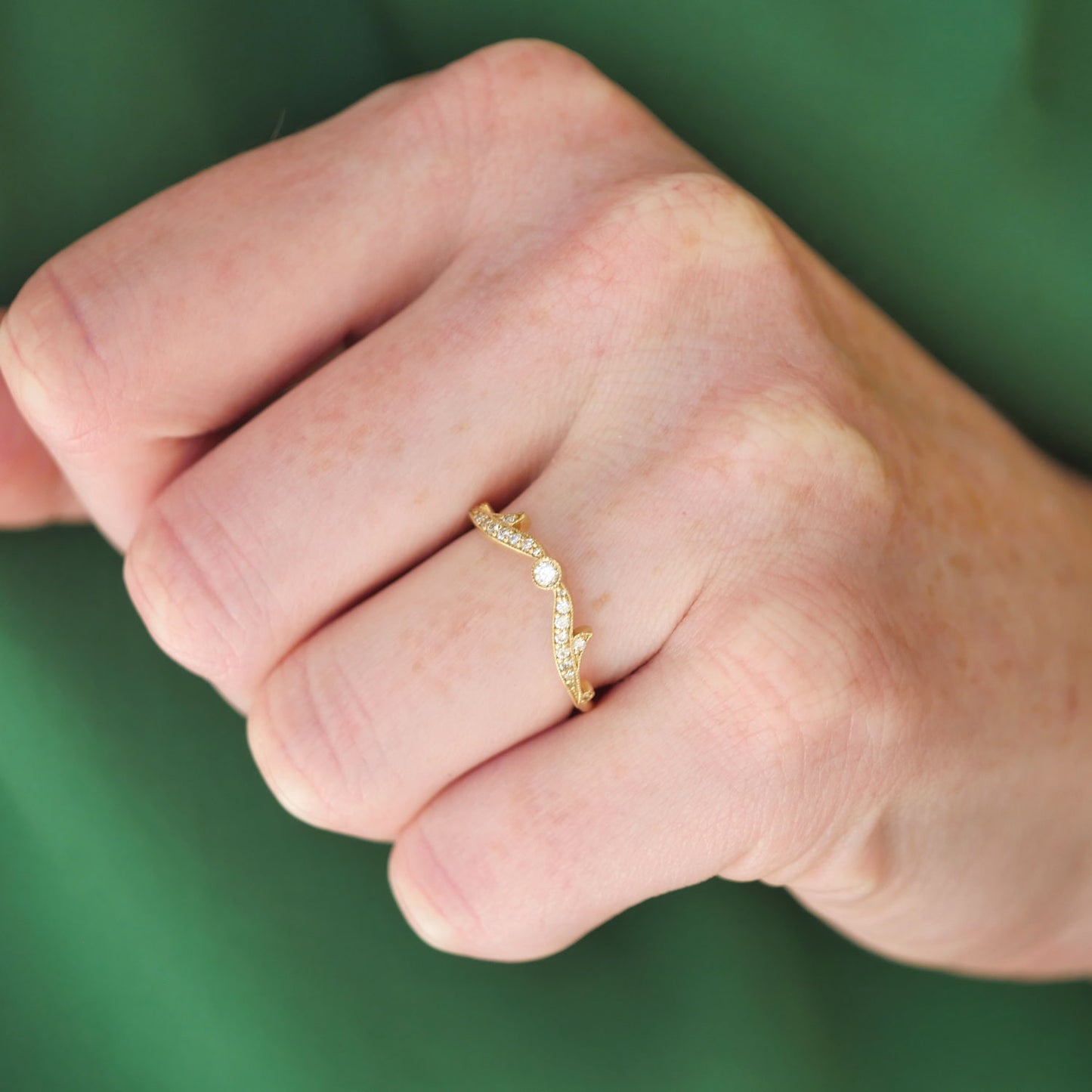 Edwardian Contour Round Diamond Band