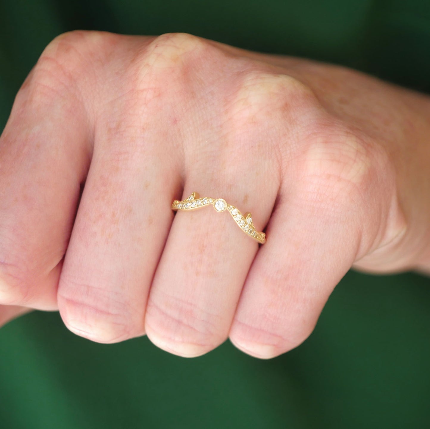 Edwardian Contour Round Diamond Band