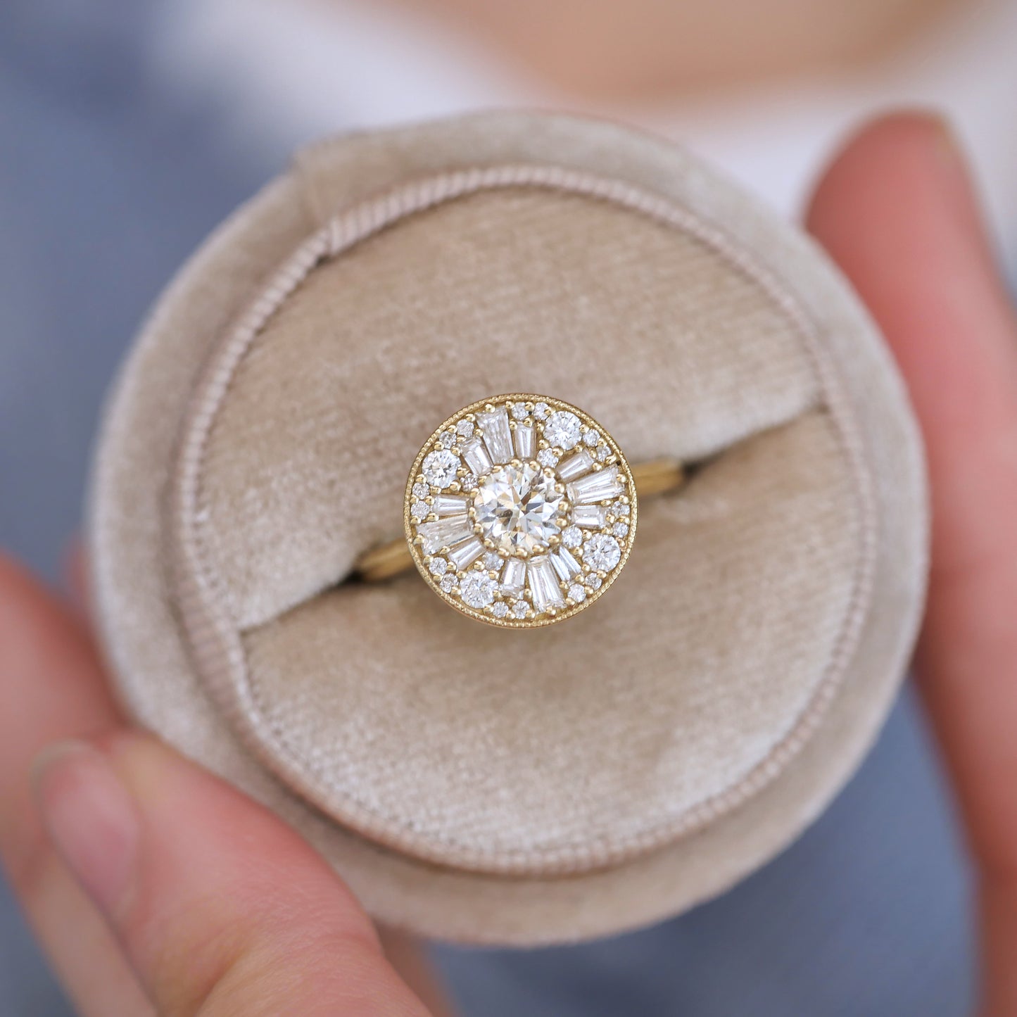 Round Shape Brilliant Cut Diamond Mosaic Ring