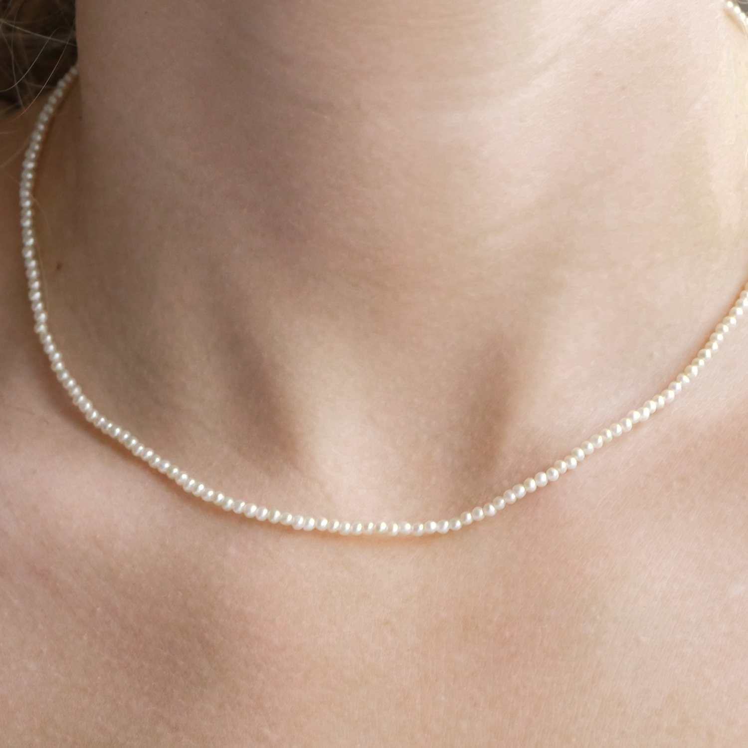 Small pearl gold necklace deals