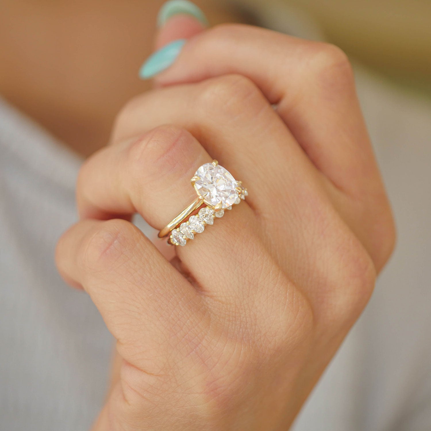 Halo Diamond Oval Moissanite Ring Set Rose Gold V Diamond Wedding Band | La  More Design