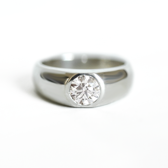 Round Brilliant Diamond Signet Ring | Berlinger Jewelry